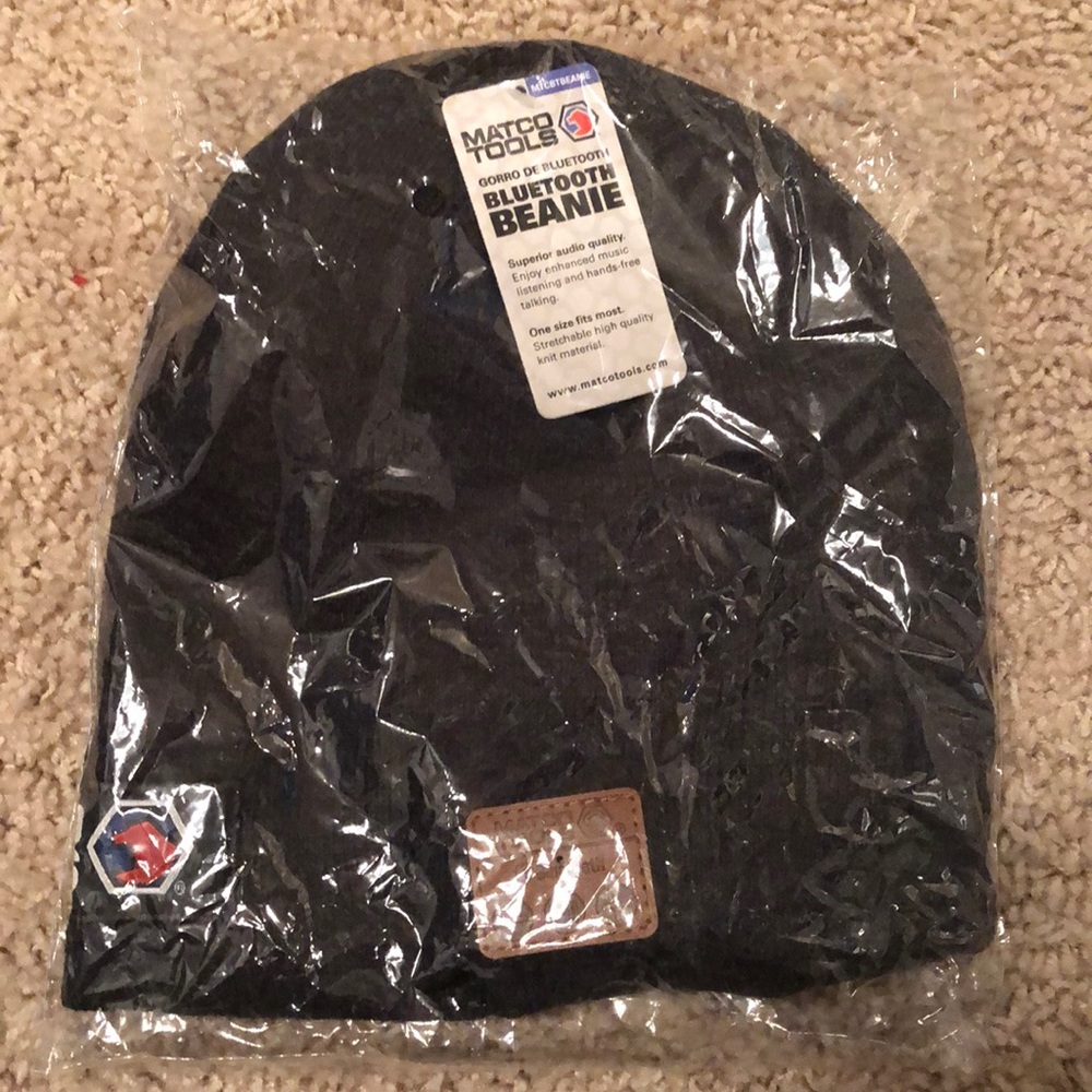 Bluetooth beanie to listen to music or talk